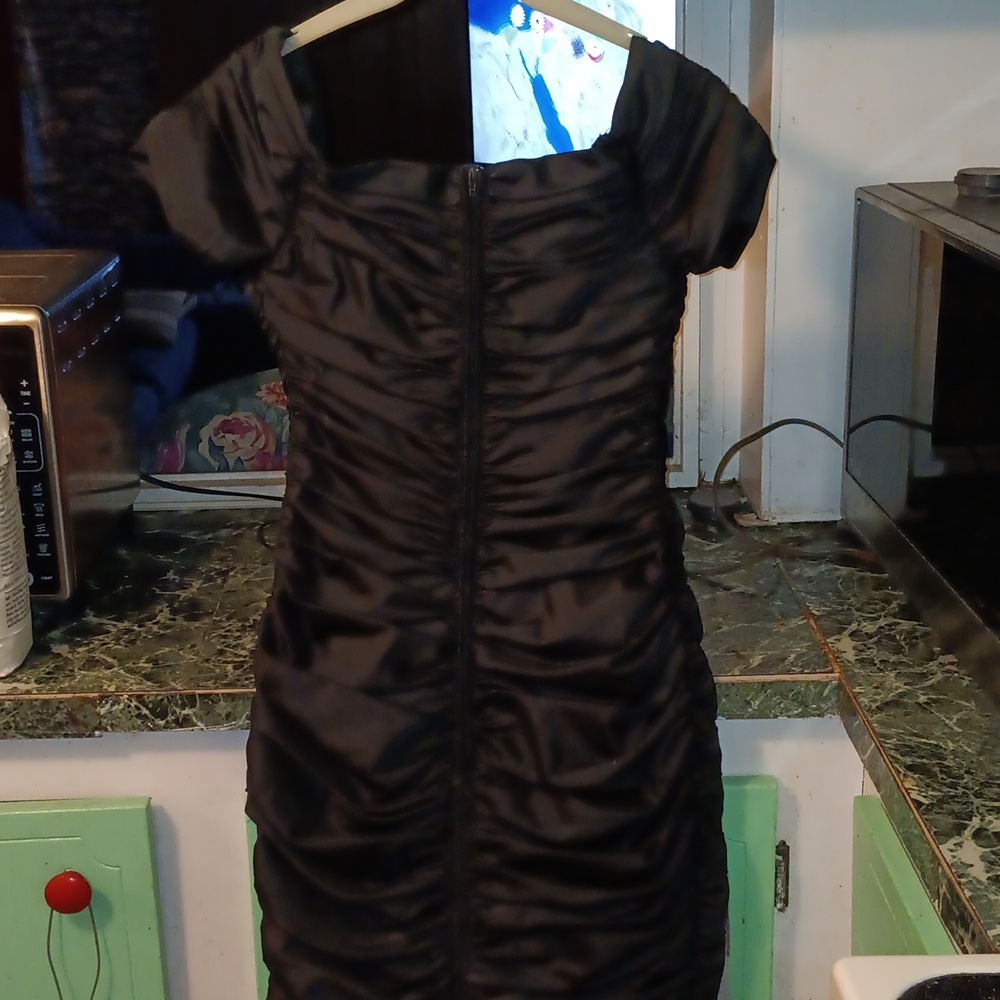 Karen Lucas for Niki woman's black dress. - Picture 3 of 3